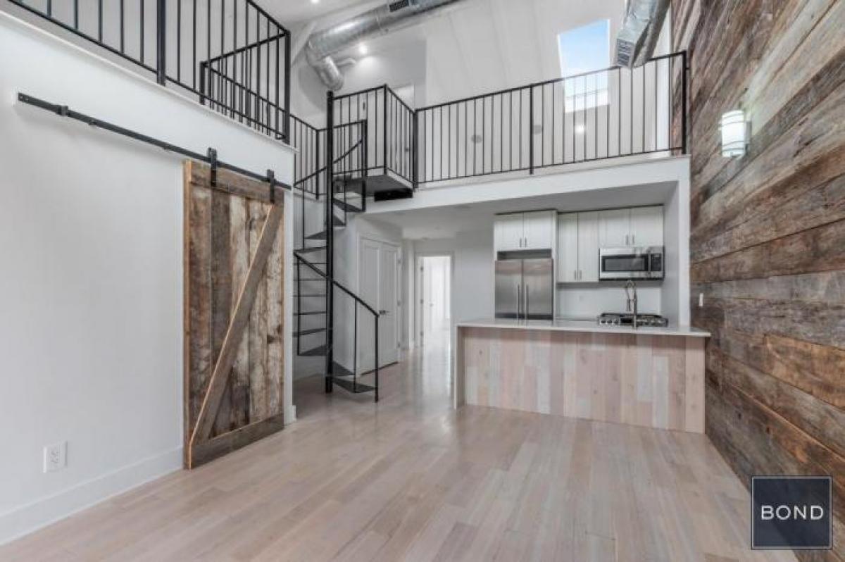 Picture of Home For Sale in Astoria, New York, United States