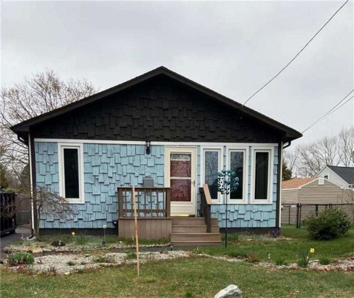 Picture of Home For Sale in Warwick, Rhode Island, United States