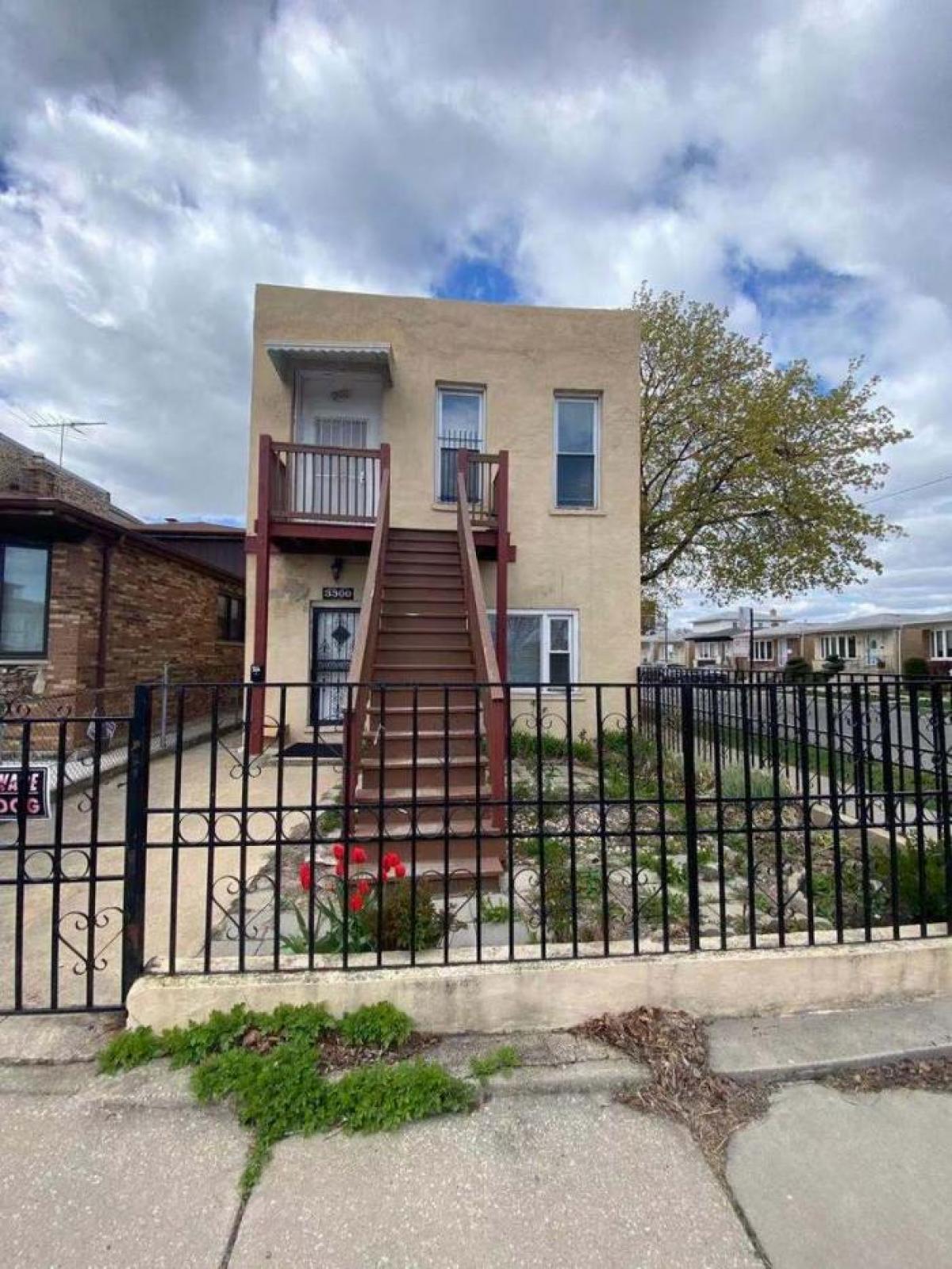 Picture of Multi-Family Home For Sale in Chicago, Illinois, United States