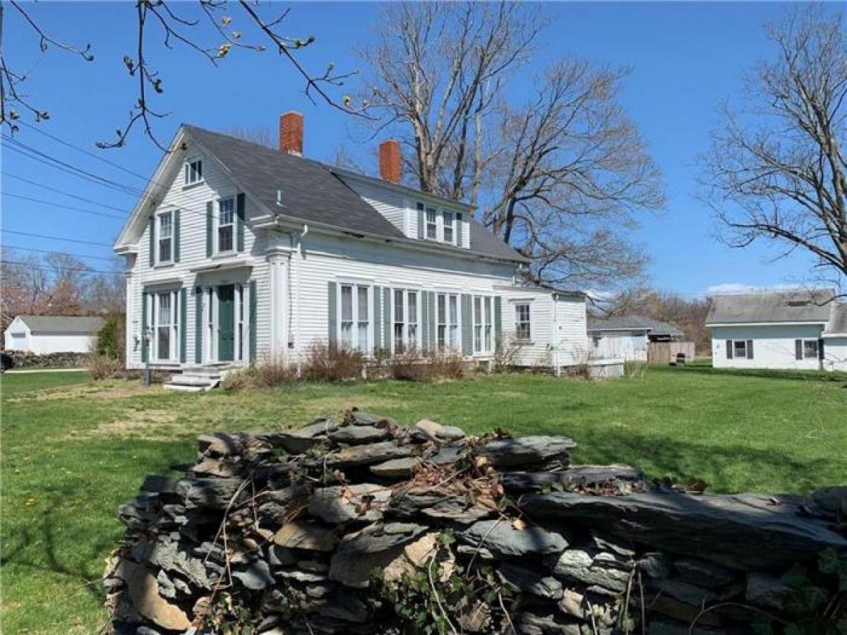 Picture of Home For Sale in Bristol, Rhode Island, United States