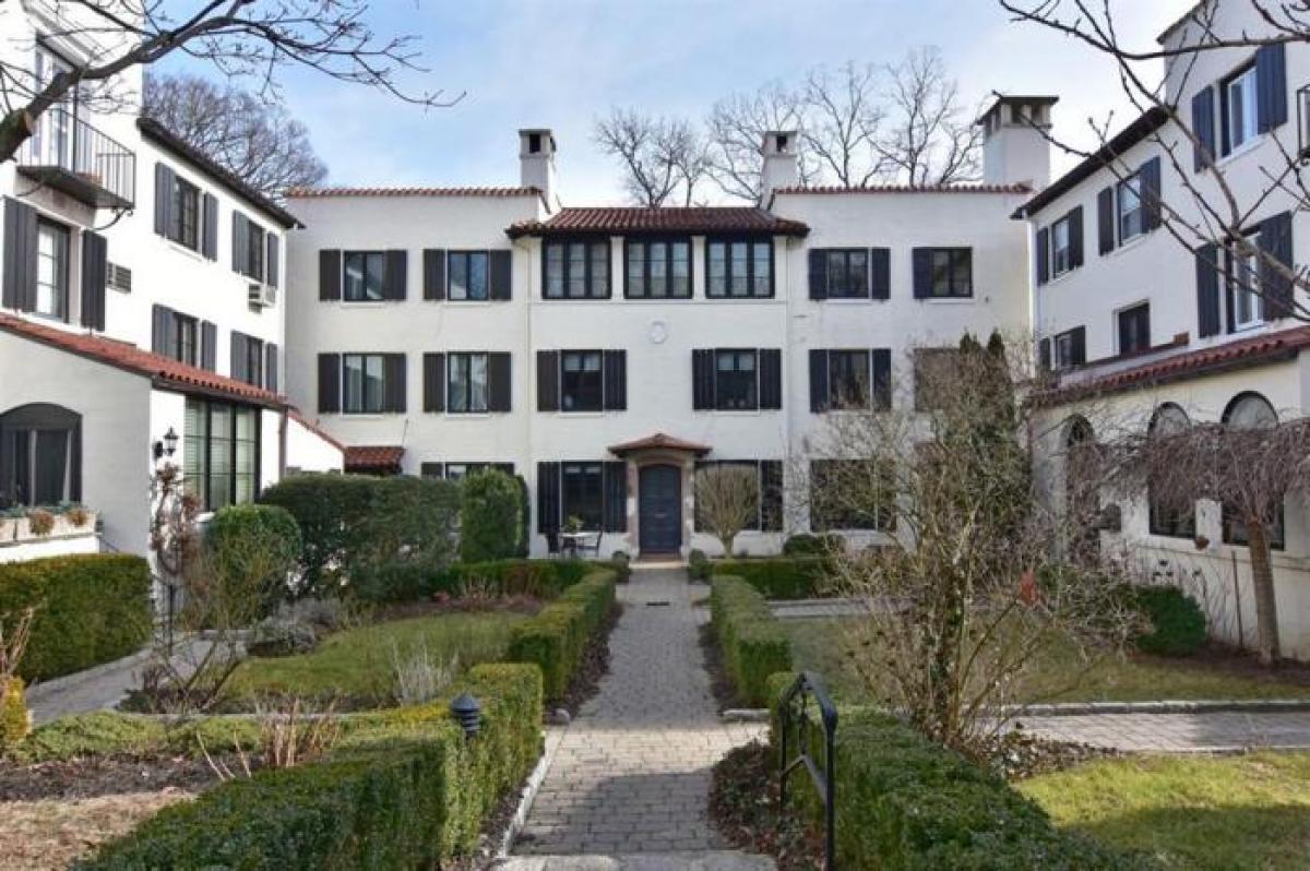 Picture of Home For Sale in Bronxville, New York, United States