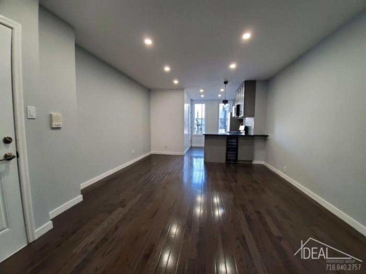 Picture of Apartment For Rent in Woodside, New York, United States