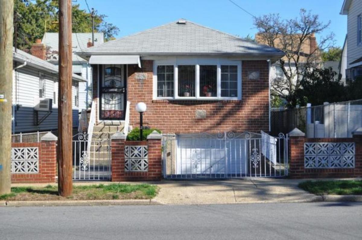 Picture of Home For Sale in Springfield Gardens, New York, United States