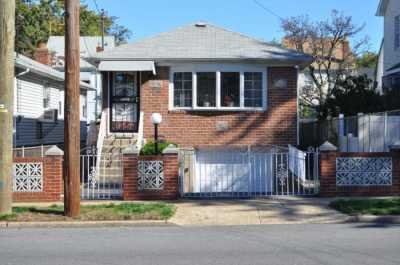 Home For Sale in Springfield Gardens, New York