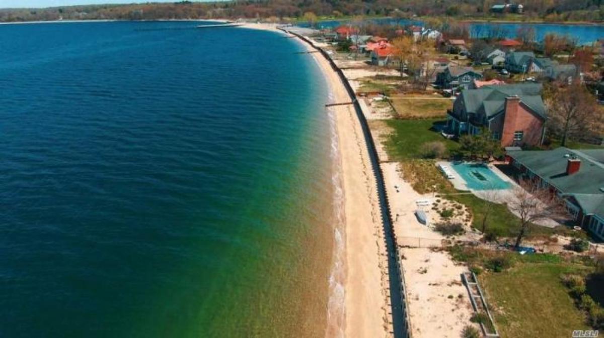 Picture of Home For Sale in Glen Cove, New York, United States