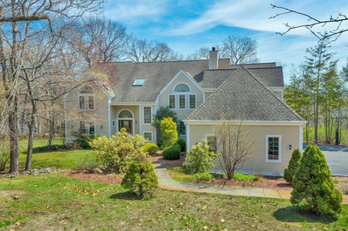 Picture of Home For Sale in Mount Kisco, New York, United States