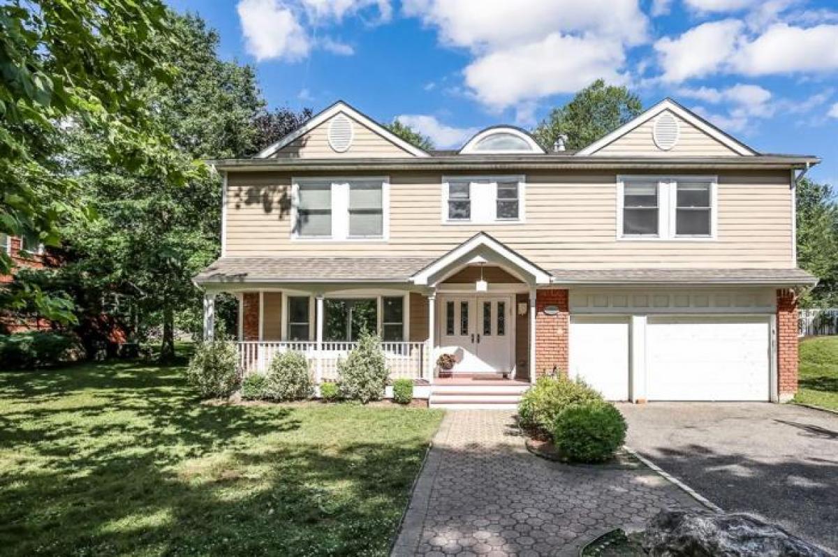 Picture of Home For Sale in New Rochelle, New York, United States