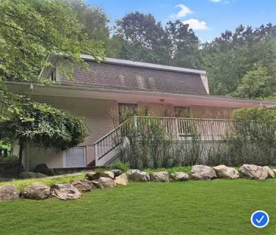 Home For Sale in Somers, New York
