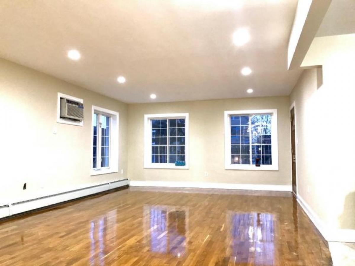 Picture of Apartment For Rent in East Elmhurst, New York, United States