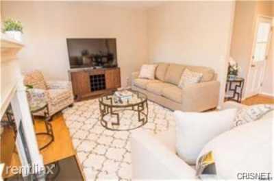 Home For Rent in Encino, California