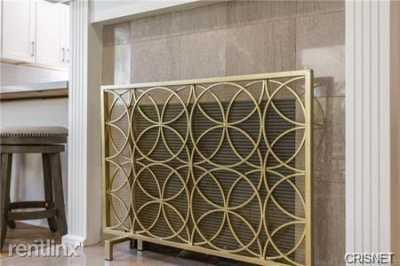 Home For Rent in Woodland Hills, California