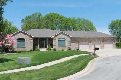 Home For Sale in Forsyth, Illinois