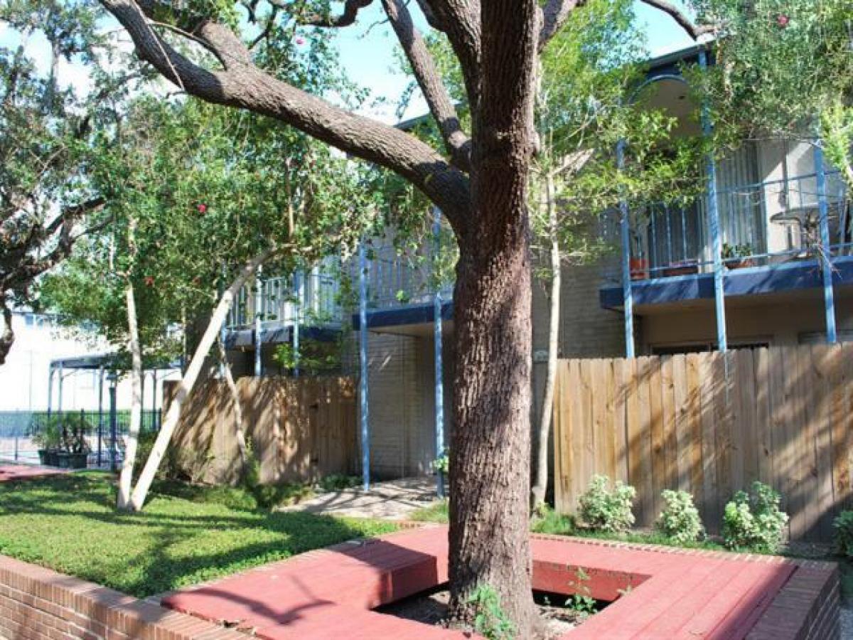 Picture of Residential Land For Rent in Bellaire, Texas, United States