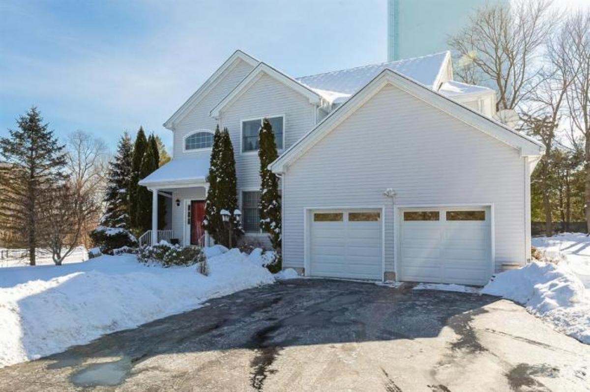 Picture of Home For Sale in Baldwin Place, New York, United States