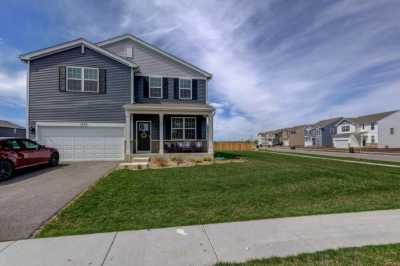 Home For Sale in Pingree Grove, Illinois