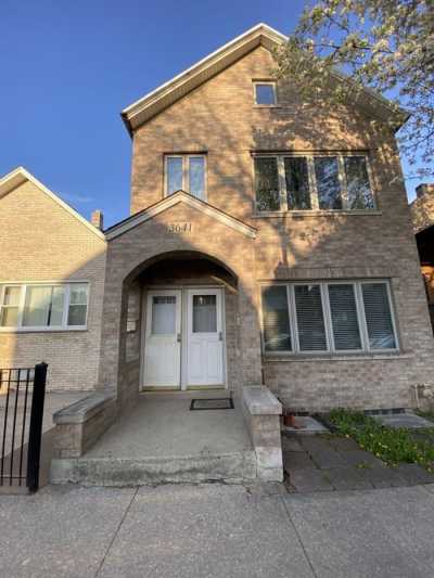Multi-Family Home For Sale in Chicago, Illinois