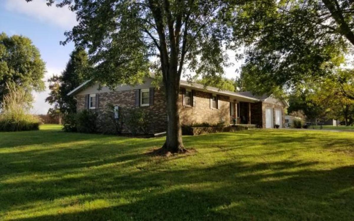 Picture of Home For Sale in Shumway, Illinois, United States