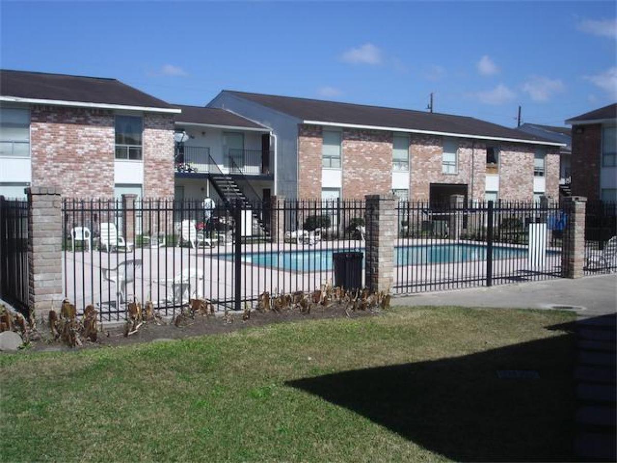 Picture of Residential Land For Rent in Stafford, Texas, United States