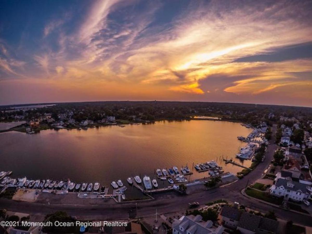 Picture of Home For Sale in Manasquan, New Jersey, United States