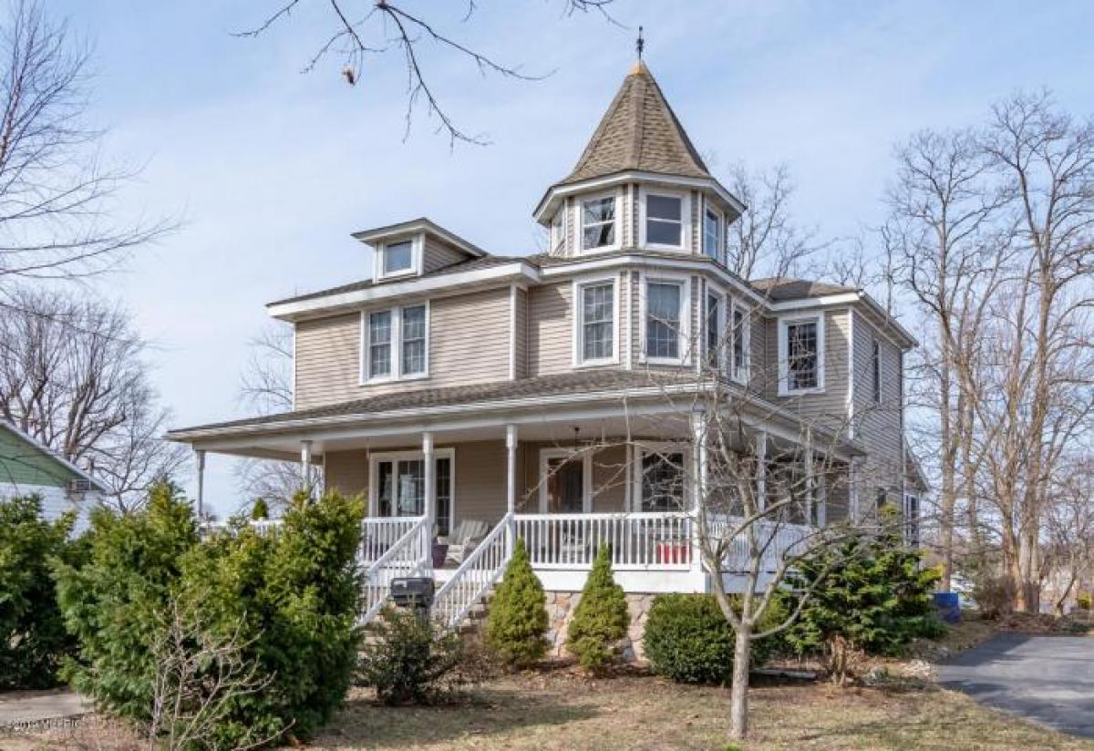 Picture of Home For Sale in Paw Paw, Michigan, United States