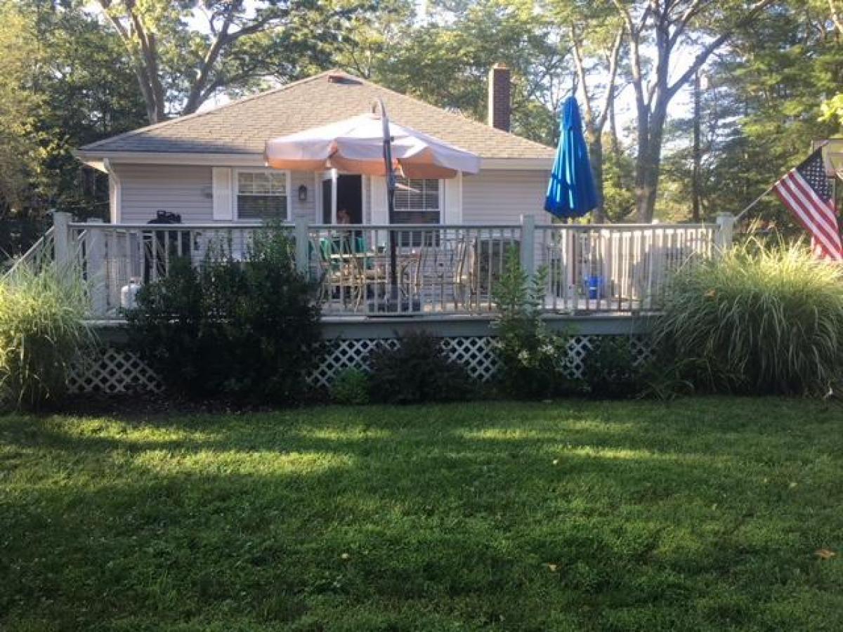 Picture of Home For Sale in Sound Beach, New York, United States