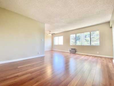 Apartment For Rent in Van Nuys, California