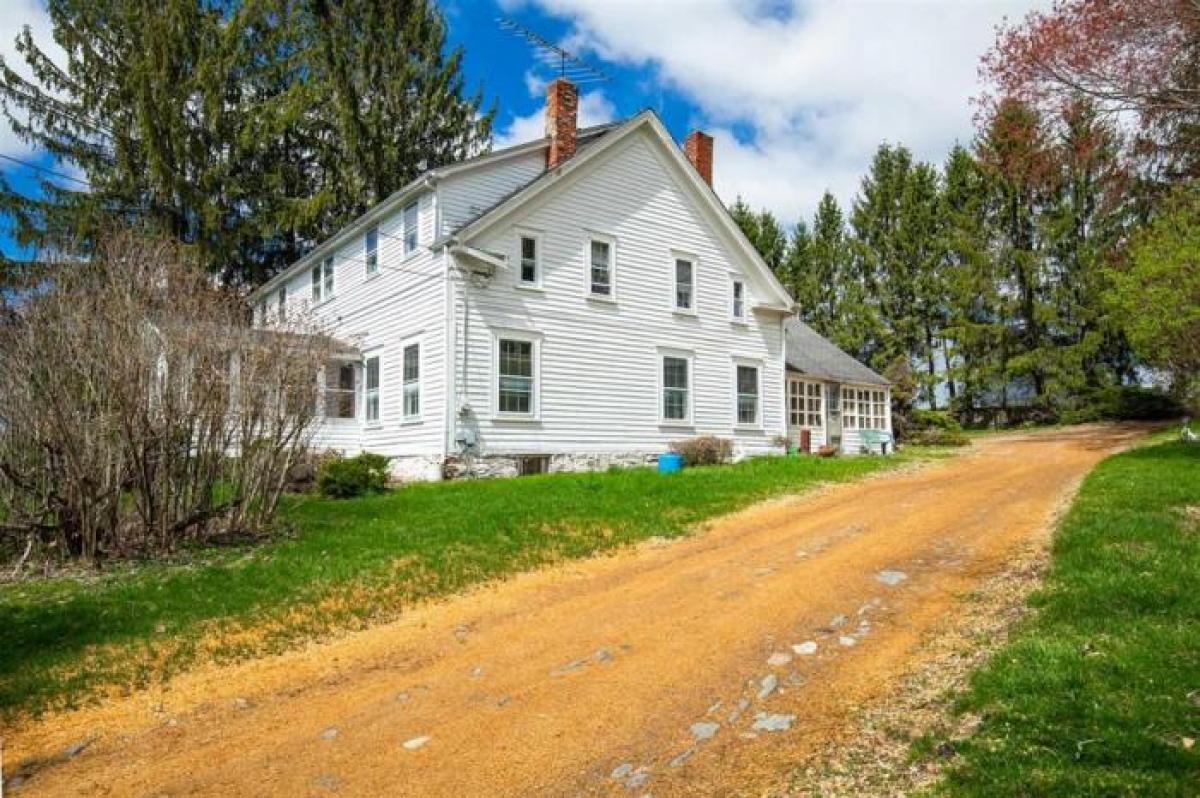 Picture of Home For Sale in Lagrange, New York, United States