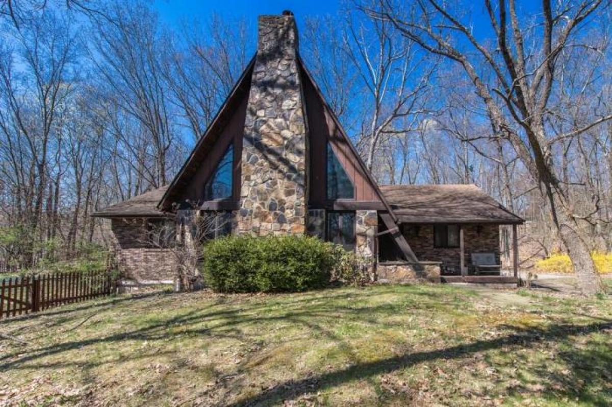 Picture of Home For Sale in Pleasant Valley, New York, United States