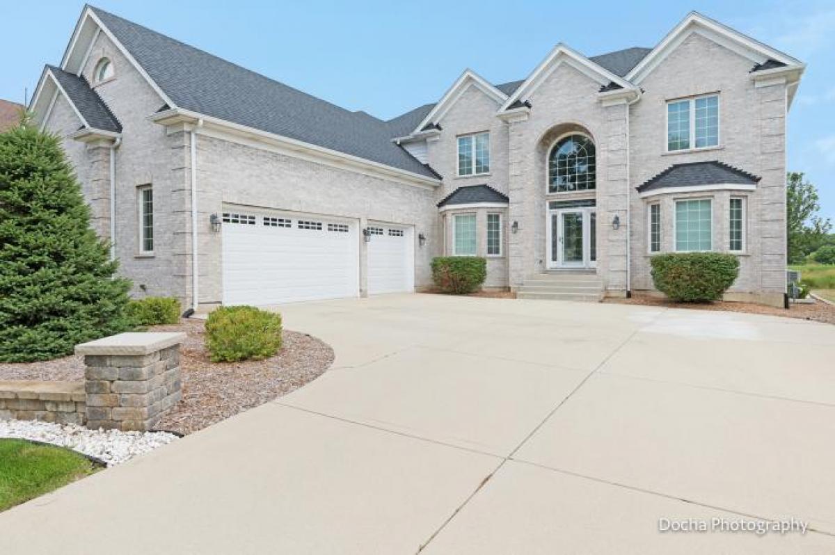 Picture of Home For Sale in Batavia, Illinois, United States