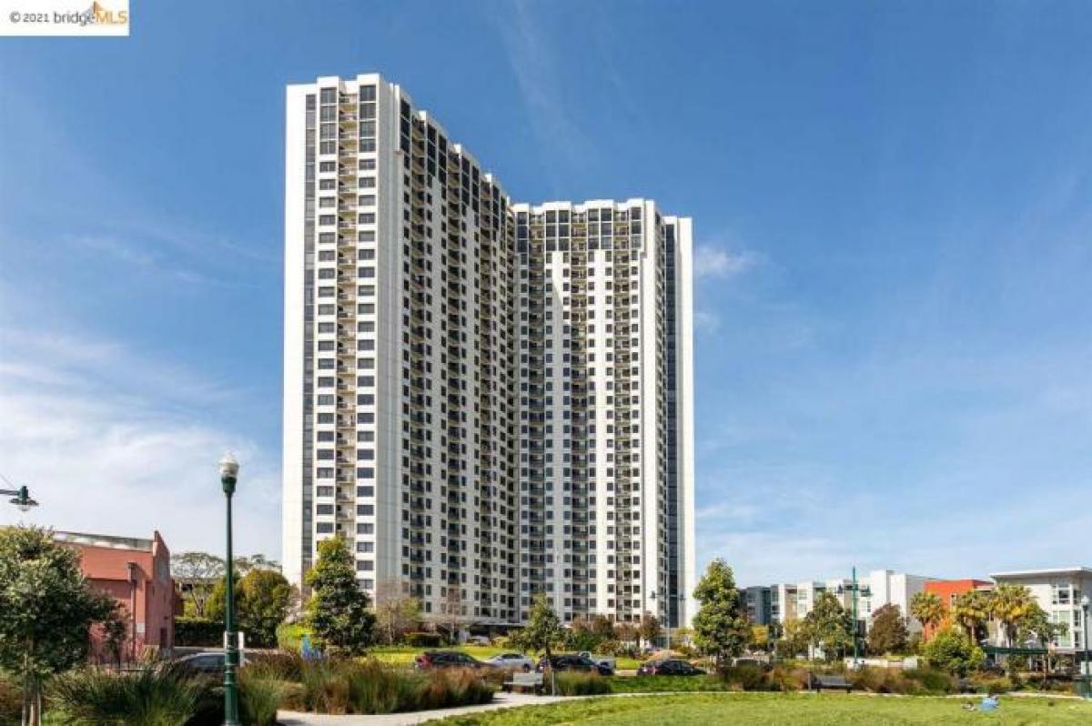 Picture of Condo For Sale in Emeryville, California, United States