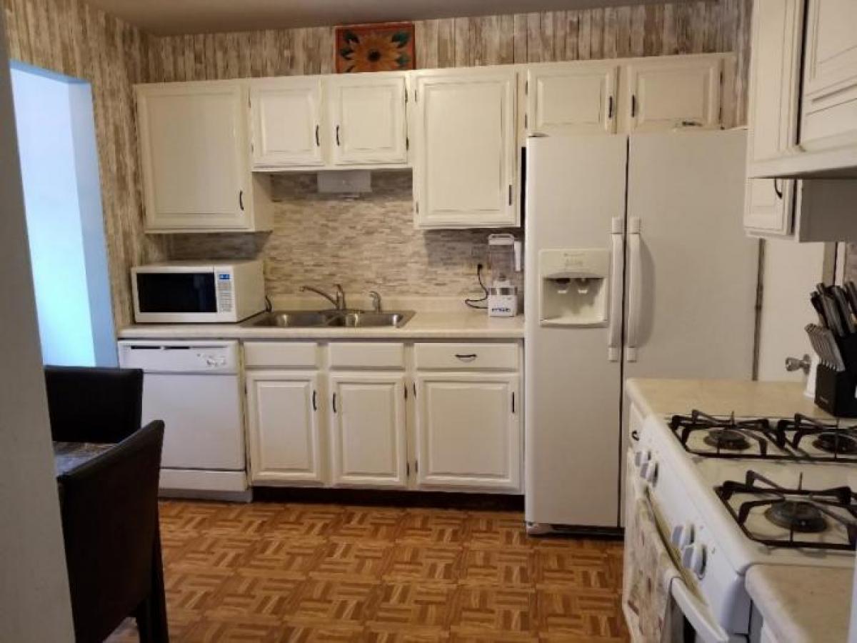 Picture of Condo For Sale in Buffalo Grove, Illinois, United States