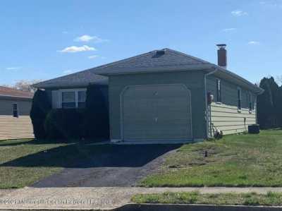 Home For Sale in Toms River, New Jersey