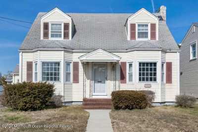Home For Sale in Spring Lake, New Jersey
