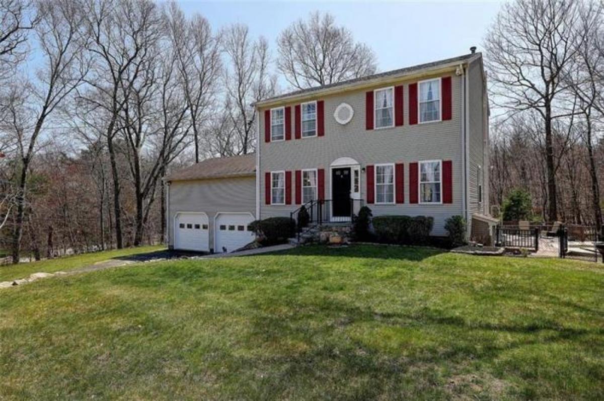 Picture of Home For Sale in Scituate, Rhode Island, United States