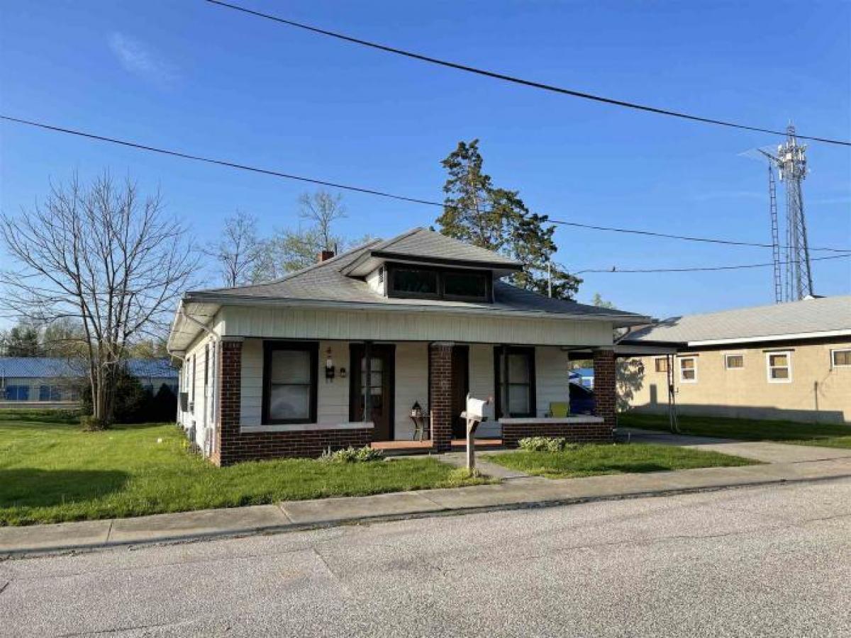 Picture of Home For Sale in Bedford, Indiana, United States