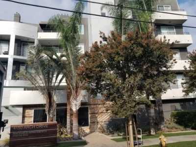 Condo For Rent in Studio City, California