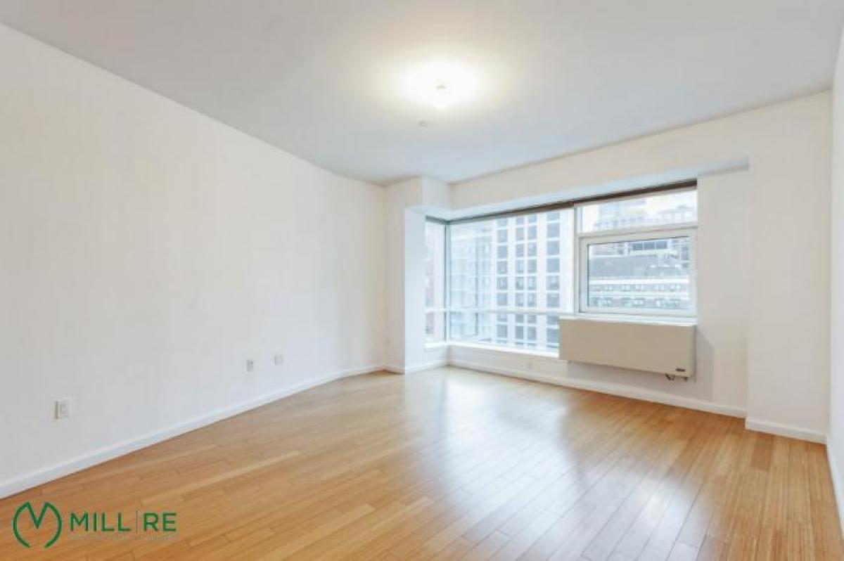 Picture of Condo For Sale in Long Island City, New York, United States
