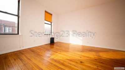 Apartment For Rent in Woodside, New York