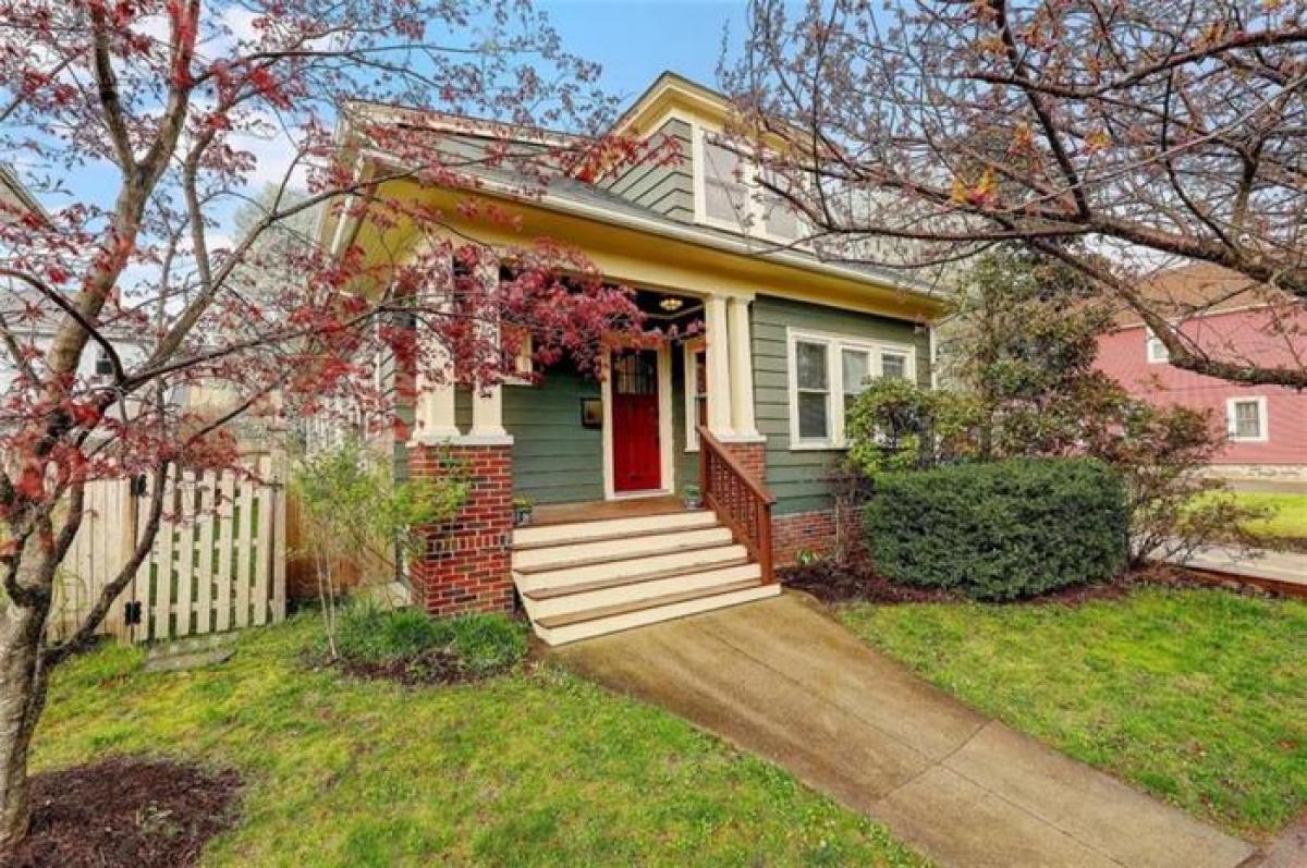 Picture of Home For Sale in Providence, Rhode Island, United States