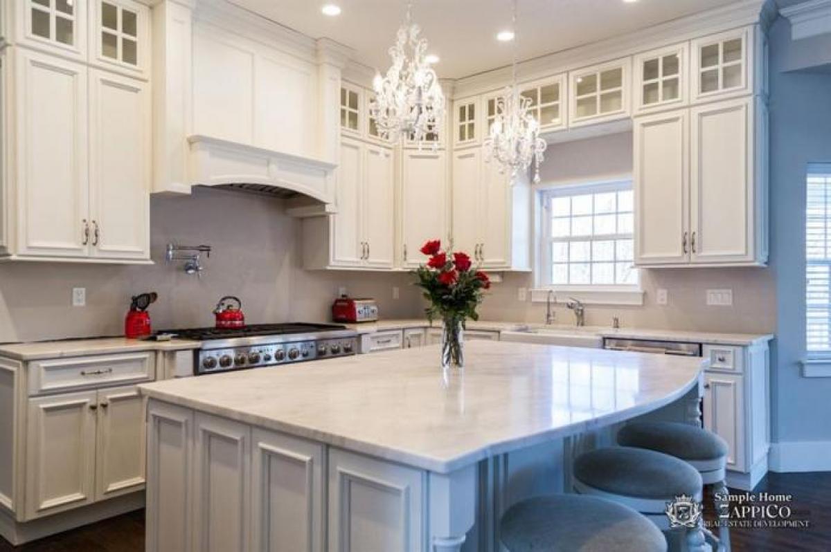 Picture of Home For Sale in Valhalla, New York, United States