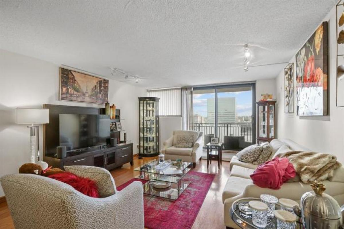 Picture of Home For Sale in White Plains, New York, United States