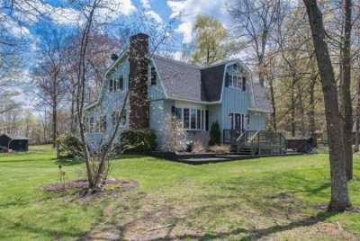 Home For Sale in Pleasant Valley, New York