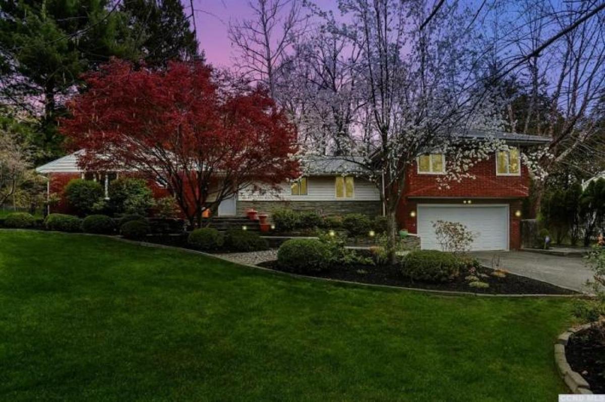 Picture of Home For Sale in Poughkeepsie, New York, United States