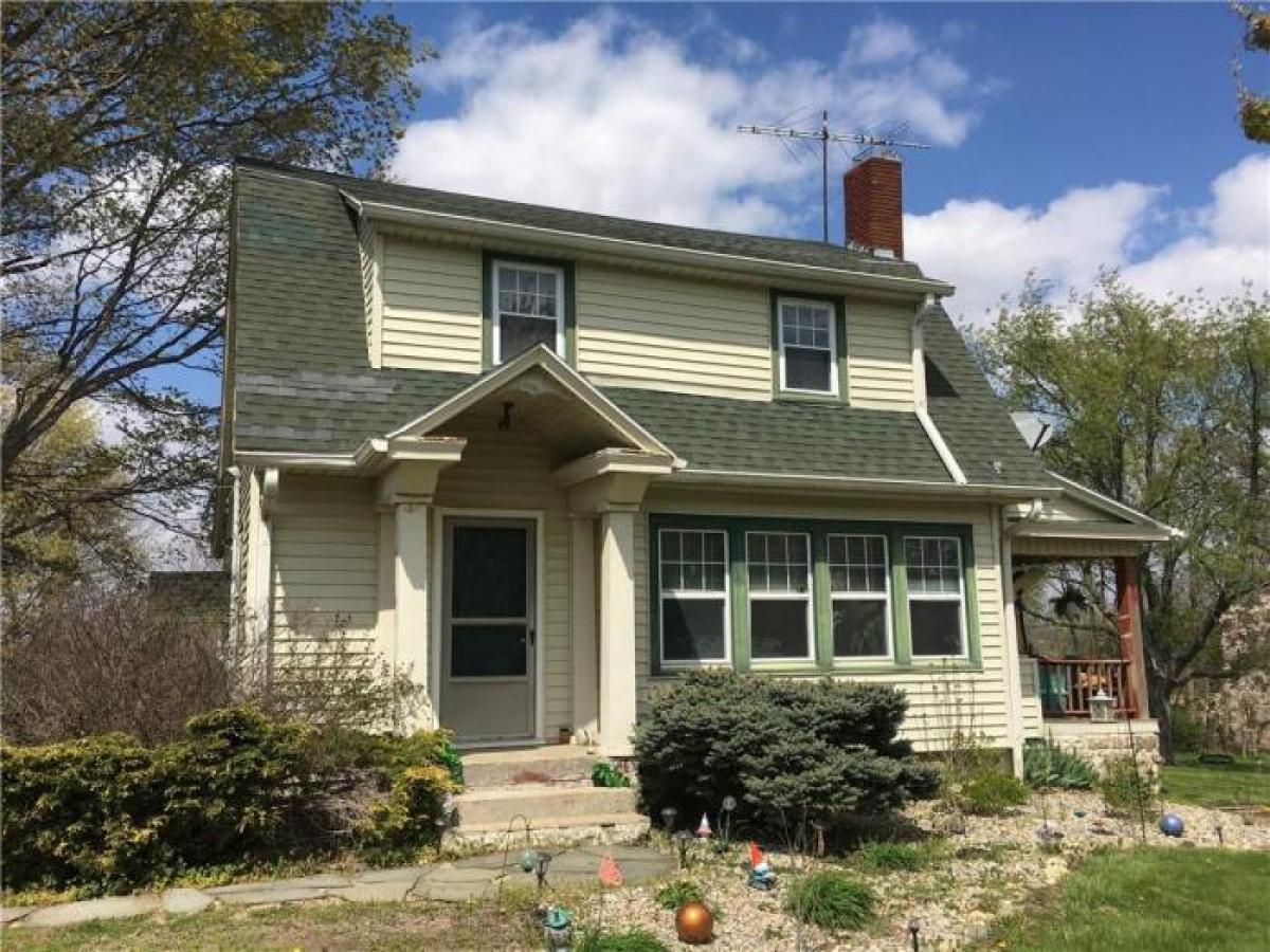 Picture of Home For Sale in Crawfordsville, Indiana, United States