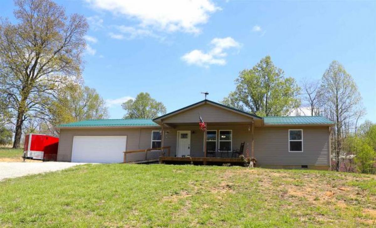 Picture of Home For Sale in Bedford, Indiana, United States