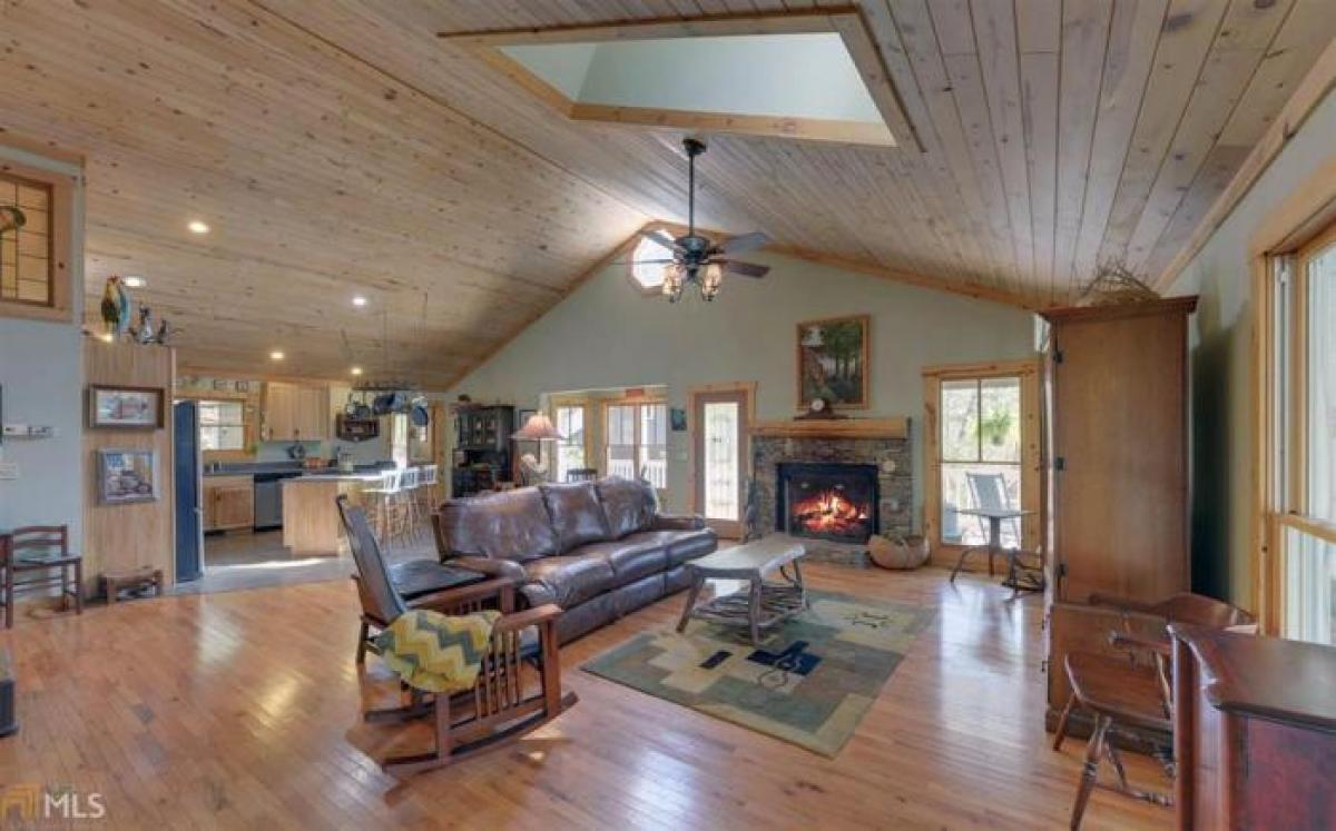 Picture of Home For Sale in Lakemont, Georgia, United States