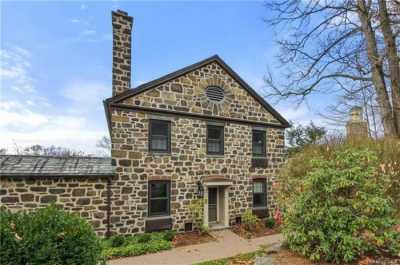 Home For Sale in Cortlandt Manor, New York