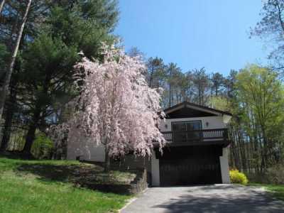 Home For Sale in Hyde Park, New York