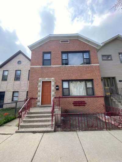 Multi-Family Home For Sale in Chicago, Illinois