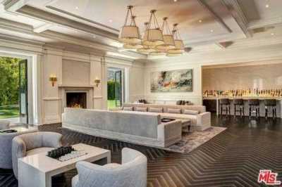 Villa For Sale in Beverly Hills, California